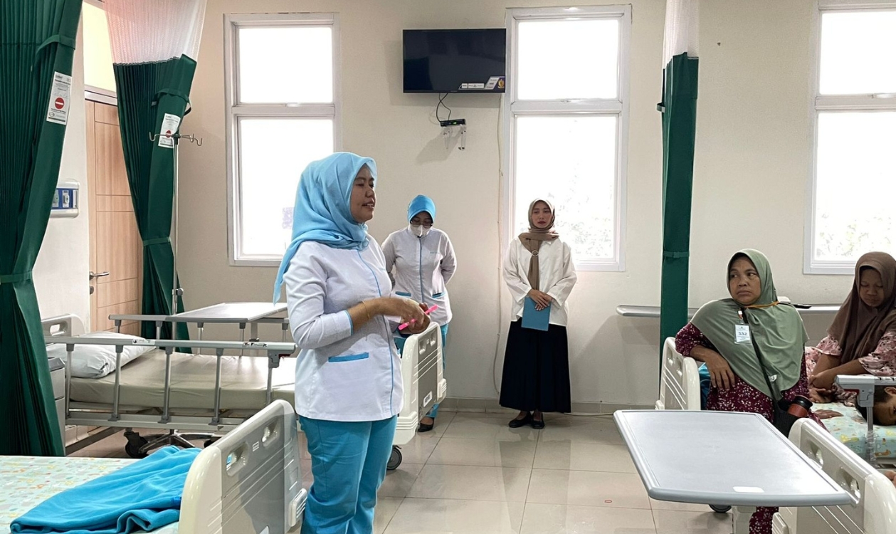 DALAM RANGKA MEMPERINGATI HARI KESEHATAN GIGI DAN MULUT 2025 DILAKUKAN EDUKASI KESEHATAN DI RUANG RAWAT INAP LANTAI 3 RSUD LABUAN