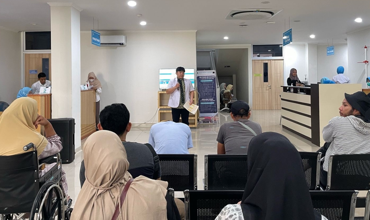 DALAM RANGKA MEMPERINGATI HARI HEPATITIS SEDUNIA 2025 DILAKUKAN EDUKASI KESEHATAN DI POLIKLINIK RSUD LABUAN