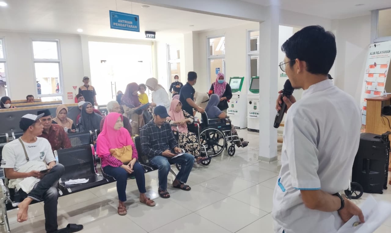PKRS RSUD LABUAN MENGADAKAN PENYULUHAN KOLABORATIF DI POLIKLINIK LANTAI 1 RSUD LABUAN